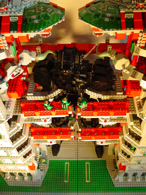 a2-mech-bay-11-eric-sophie-2006.jpg