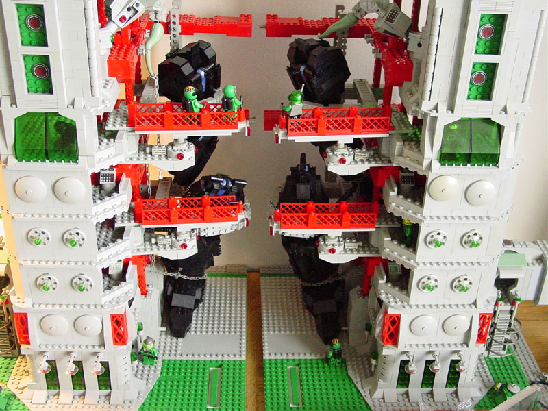 zz-mech-bay-11-split.jpg