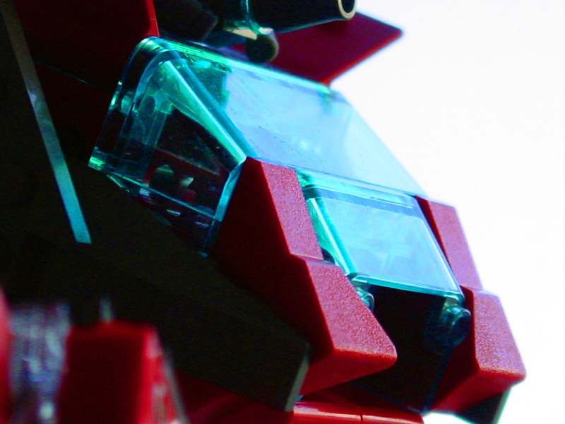 3-macro-bot-z-smile.jpg