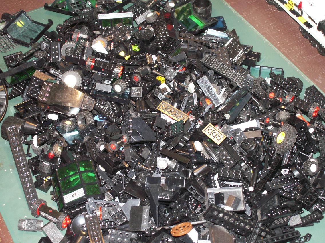 black_lego_2.jpg