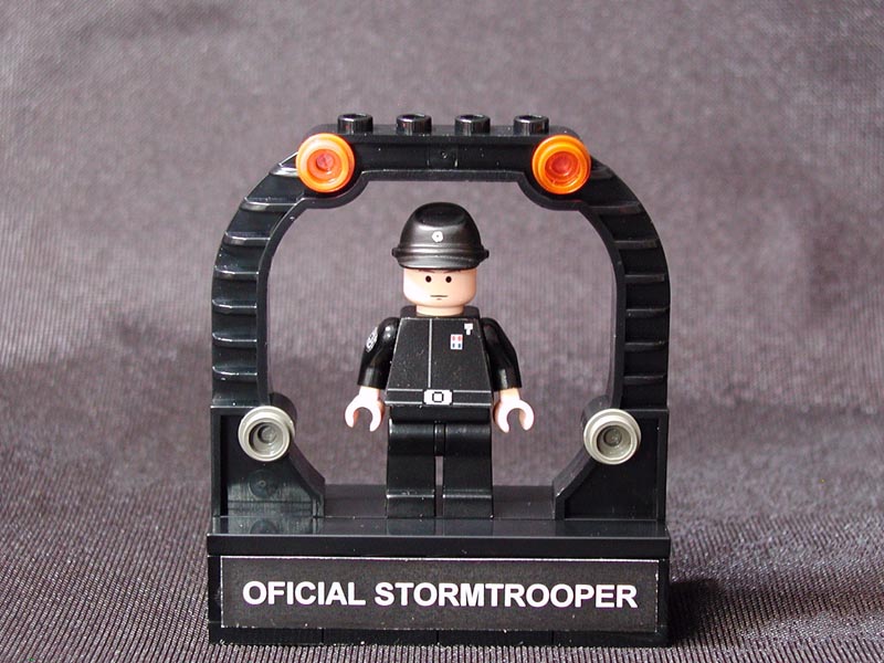 13stormtrooperofficer.jpg