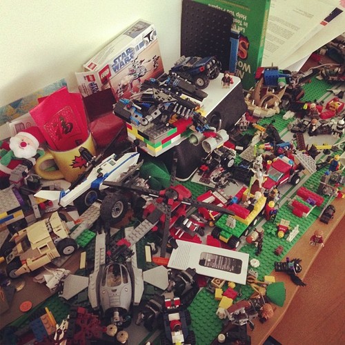 lego_desk_april_7_tumblr_mkwetbwmi51ru8viho1_500.jpg