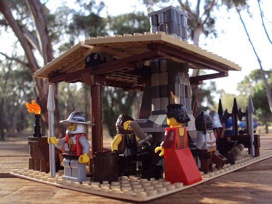 queen_inspects_her_blacksmiths_1.jpg