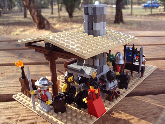 queen_inspects_her_blacksmiths_9.jpg