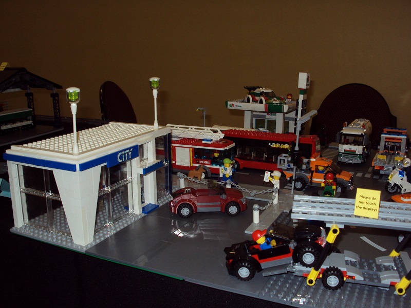 000000_bricktopia_2014_10.jpg