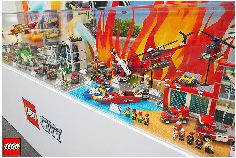 lego_city_2013_fire_display.png