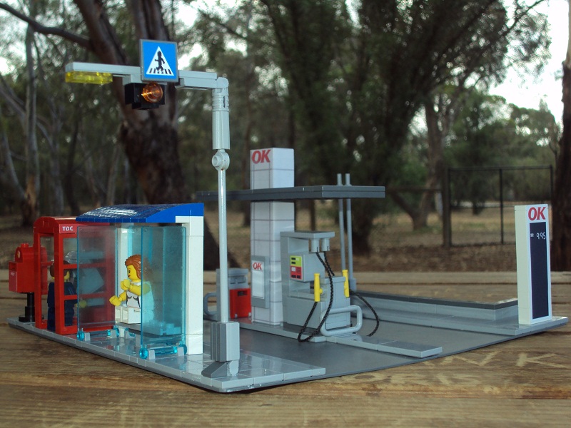 cool_ok_tankstation_with_post_box_and_pay_phone_92.jpg
