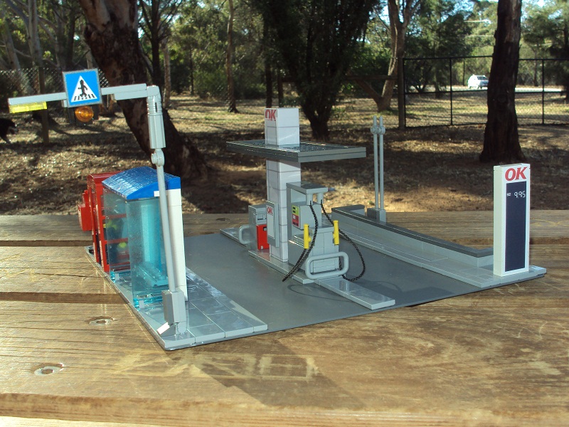 cool_ok_tankstation_with_post_box_and_pay_phone_96.jpg