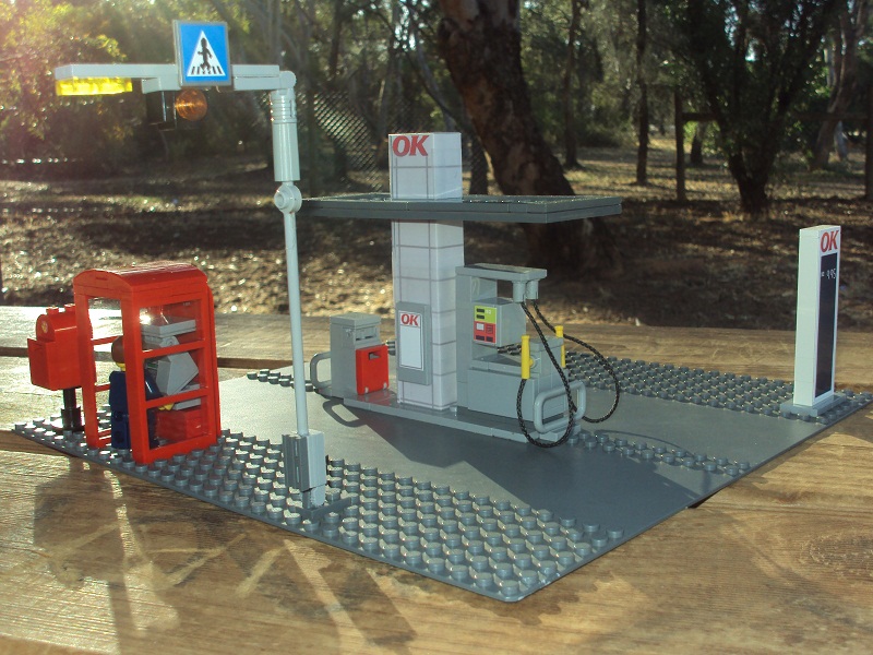 cool_ok_tankstation_with_post_box_and_pay_phone_99.jpg