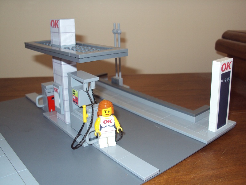cool_ok_tankstation_with_sexy_babe_98.jpg