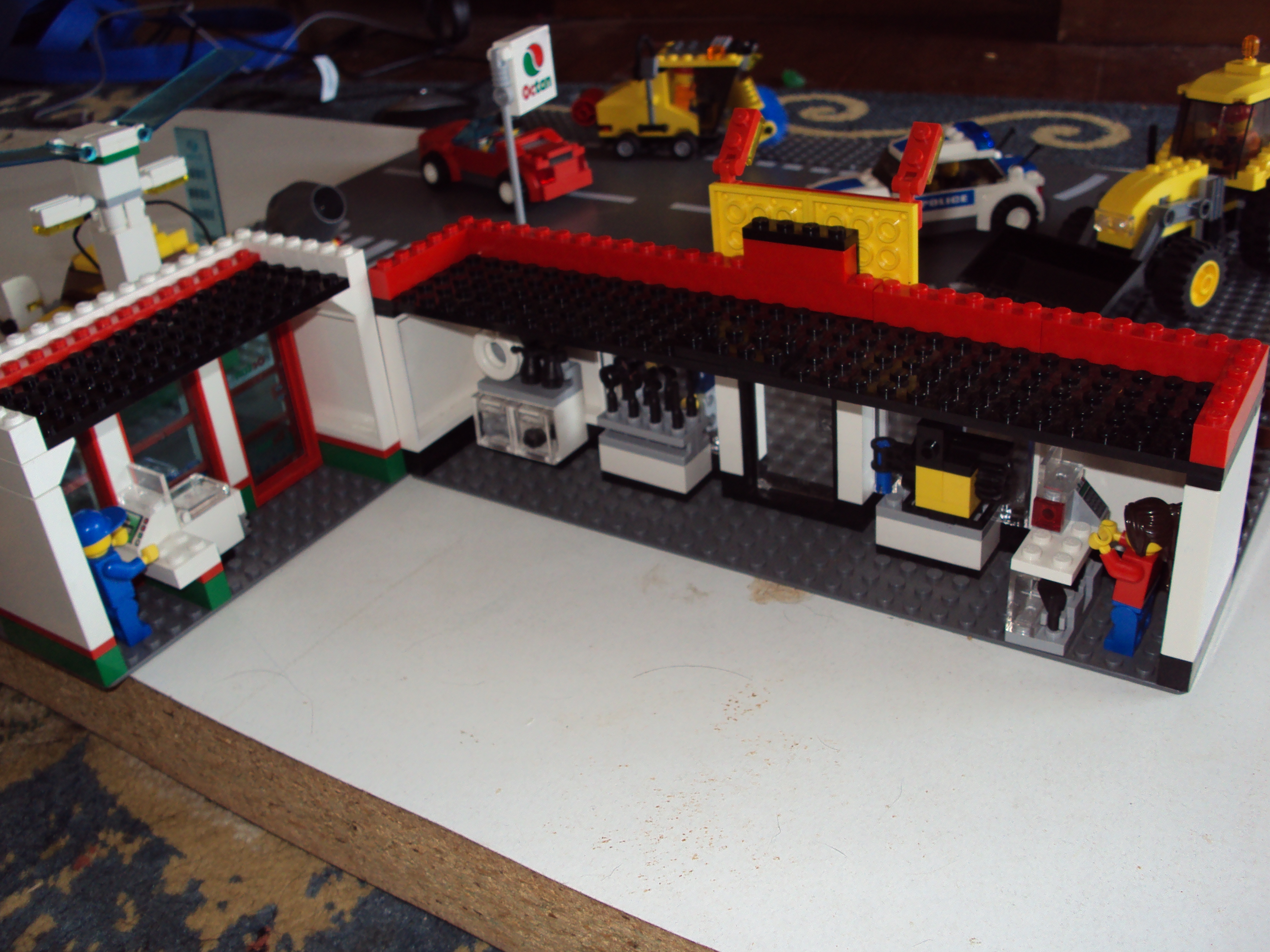 rear_view_of_2_shops.jpg
