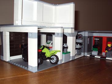 honda_dealership_interior_2.jpg