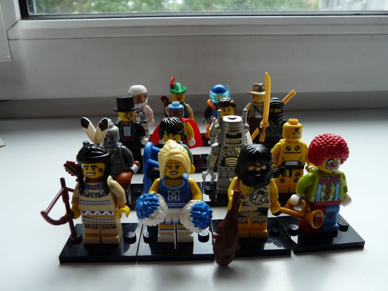 17_all_minifigure_series_1_01.jpg