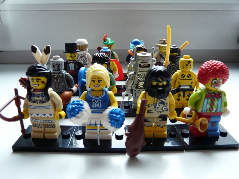 17_all_minifigure_series_1_02.jpg