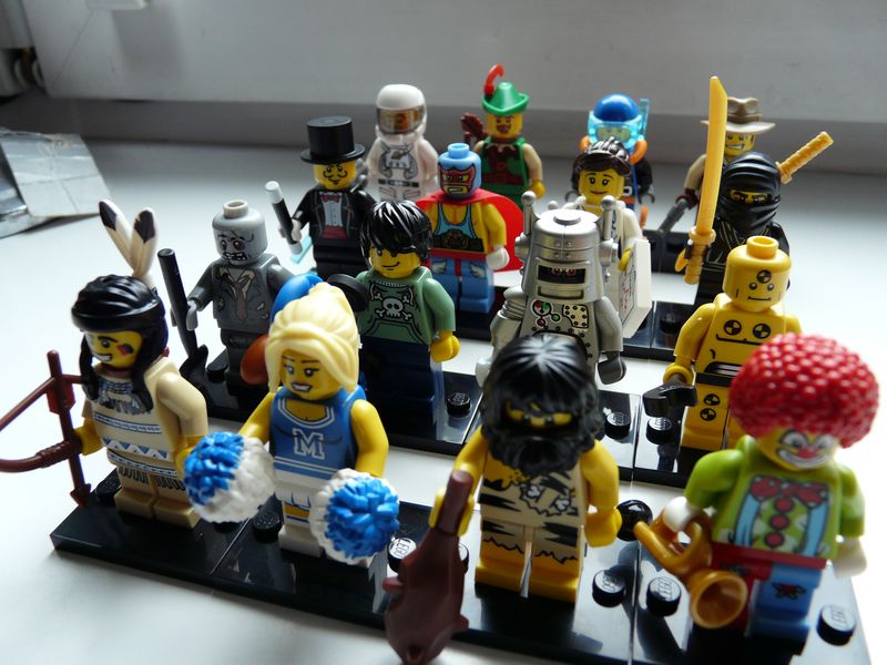17_all_minifigure_series_1_04.jpg