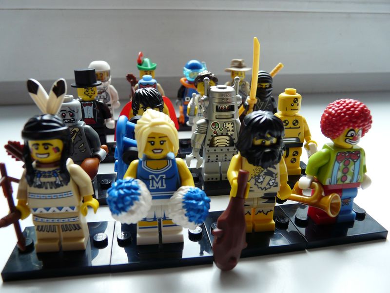 17_all_minifigure_series_1_05.jpg