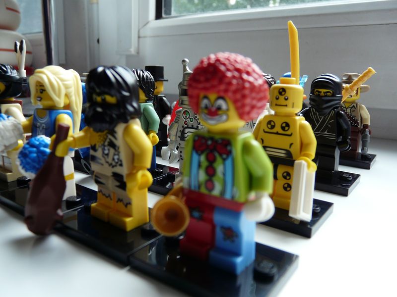 17_all_minifigure_series_1_12.jpg