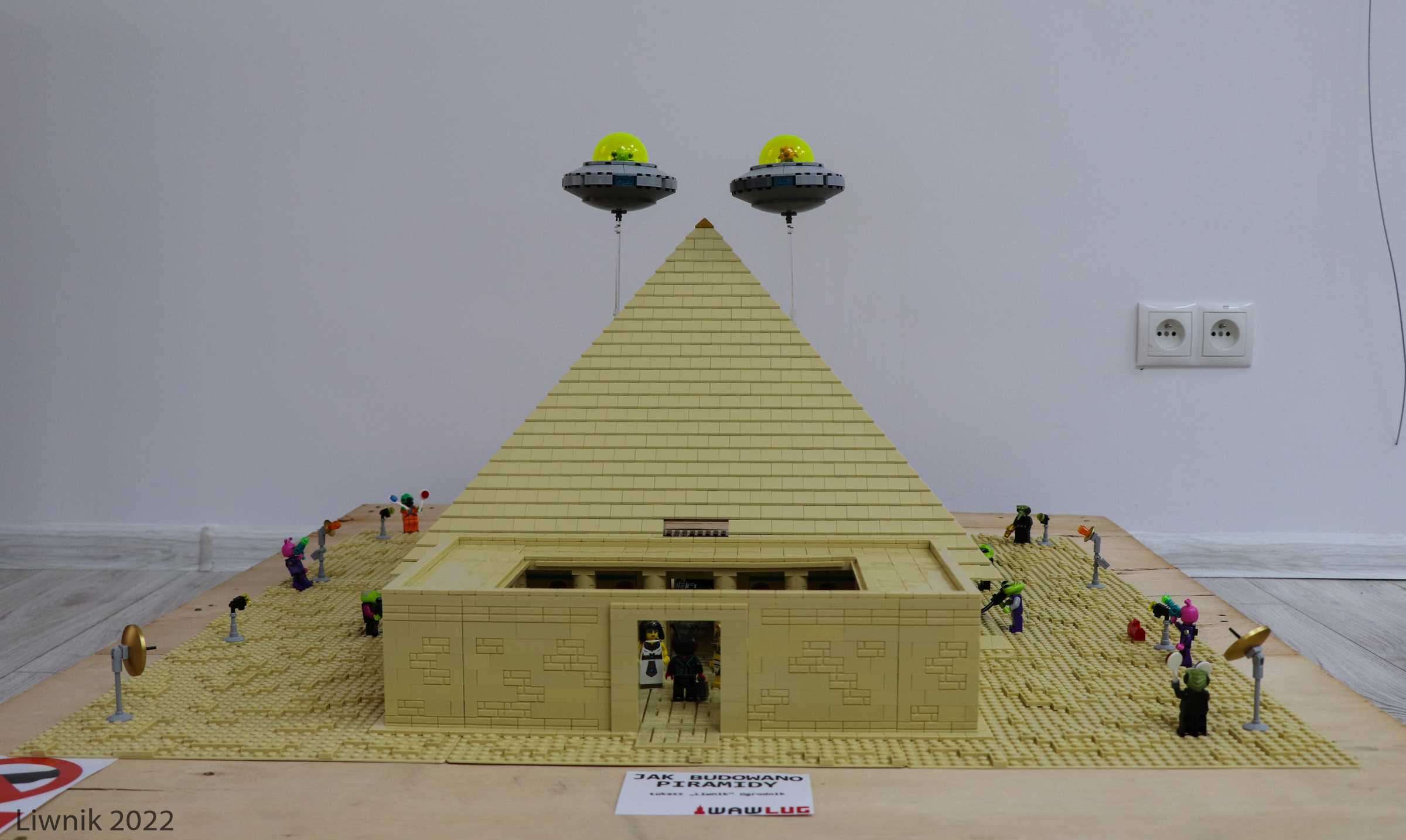 piramide-img_7410cs.jpg