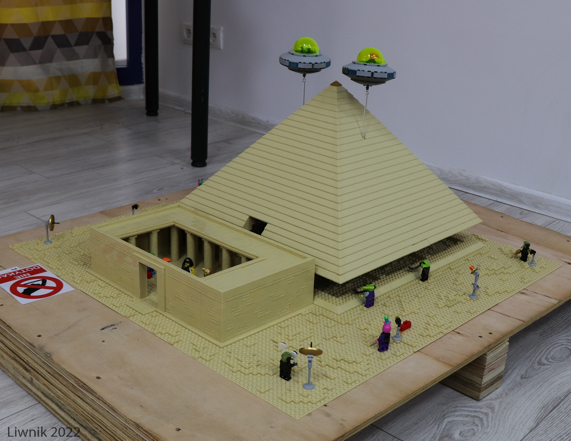 piramide-img_7680cs.jpg