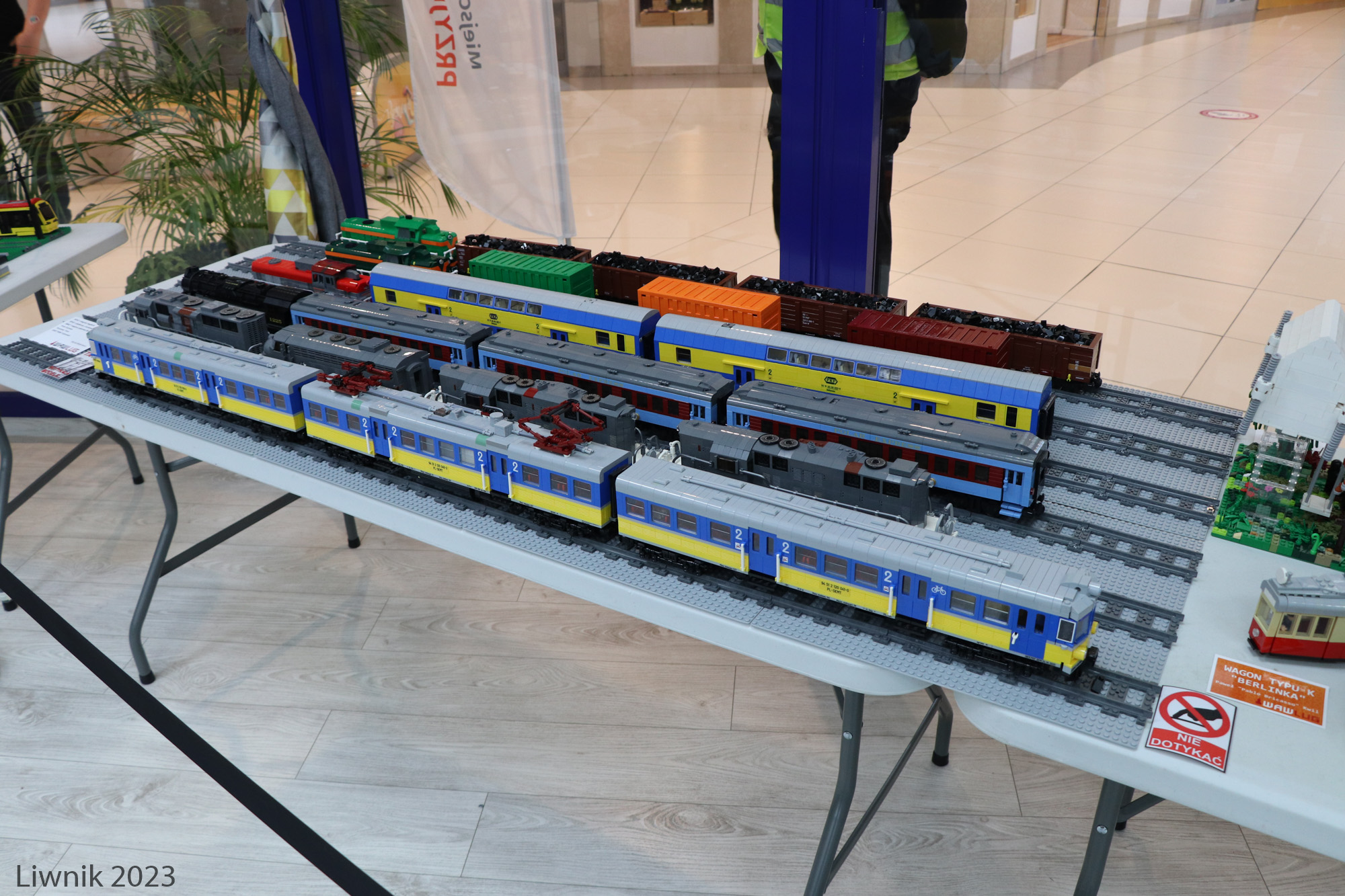 trains-img_0574cs.jpg