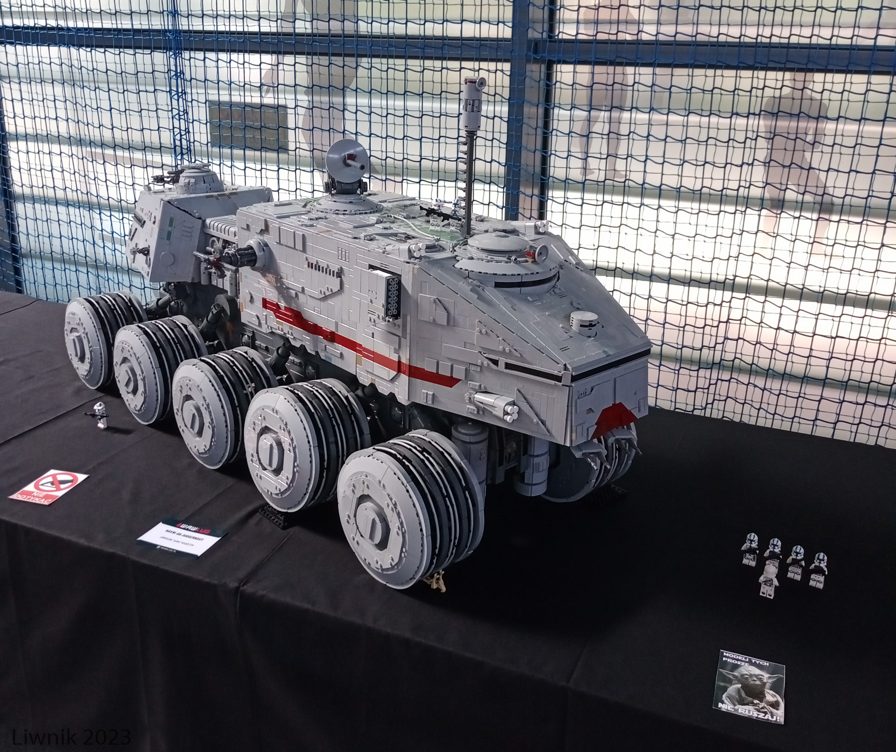p30910-115959cs.jpg