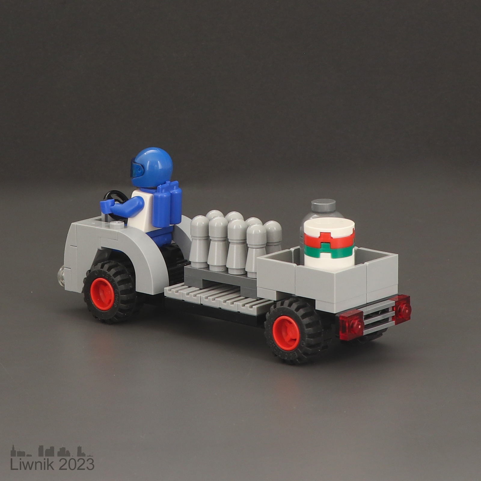 002.jpg