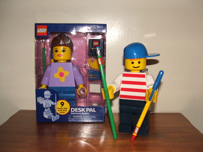 legodeskpals2.jpg
