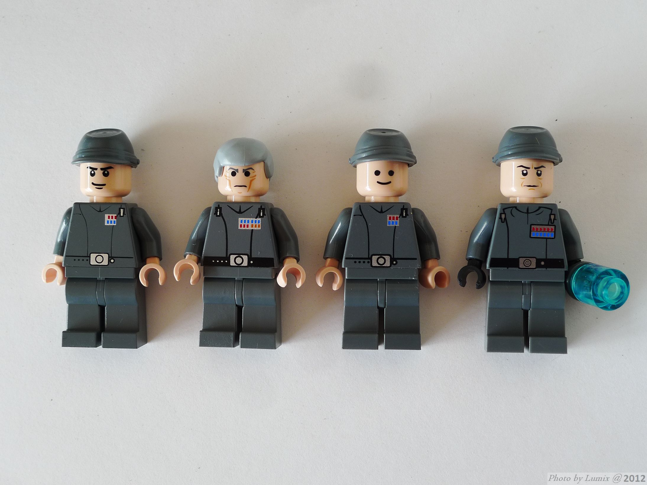 imperialofficerminifigs.jpg