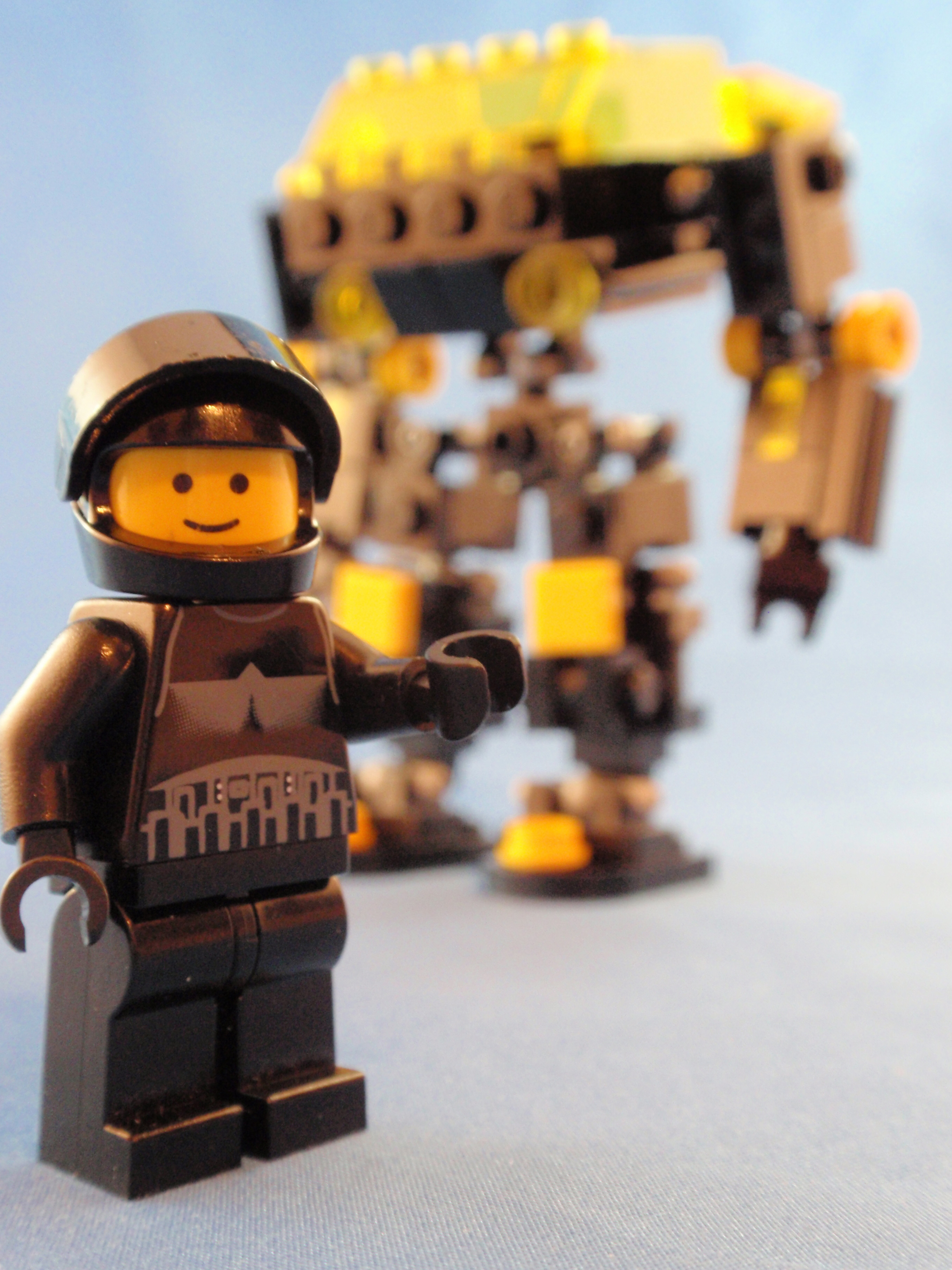 blacktron_i_hardsuit_pilot.jpg