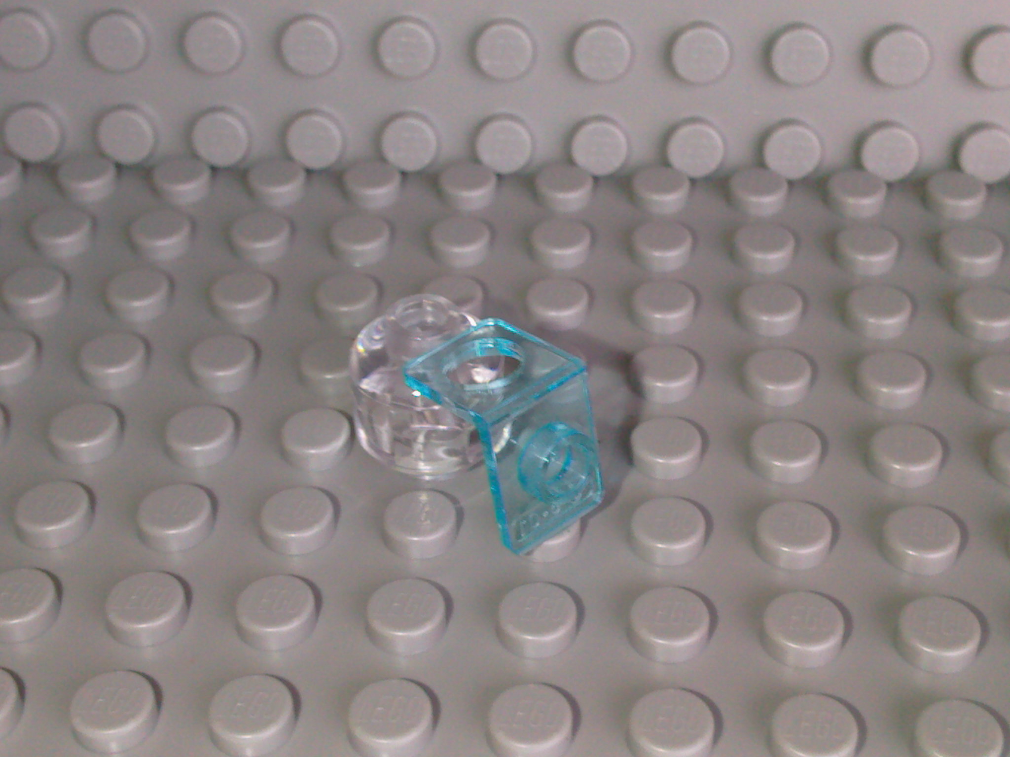 42446_-_bracket_with_back_stud_translightblue.jpg
