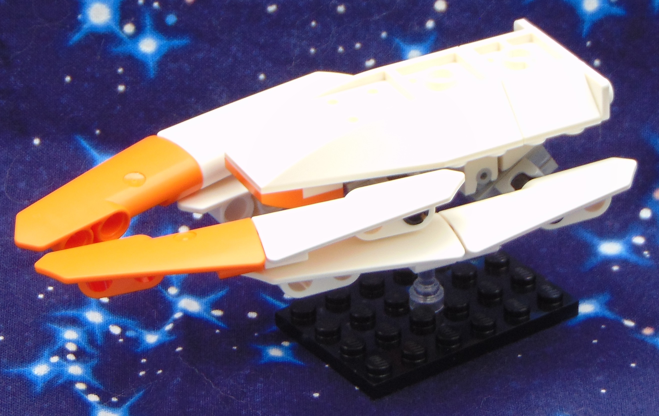 Crossover_Frigate__angle.JPG