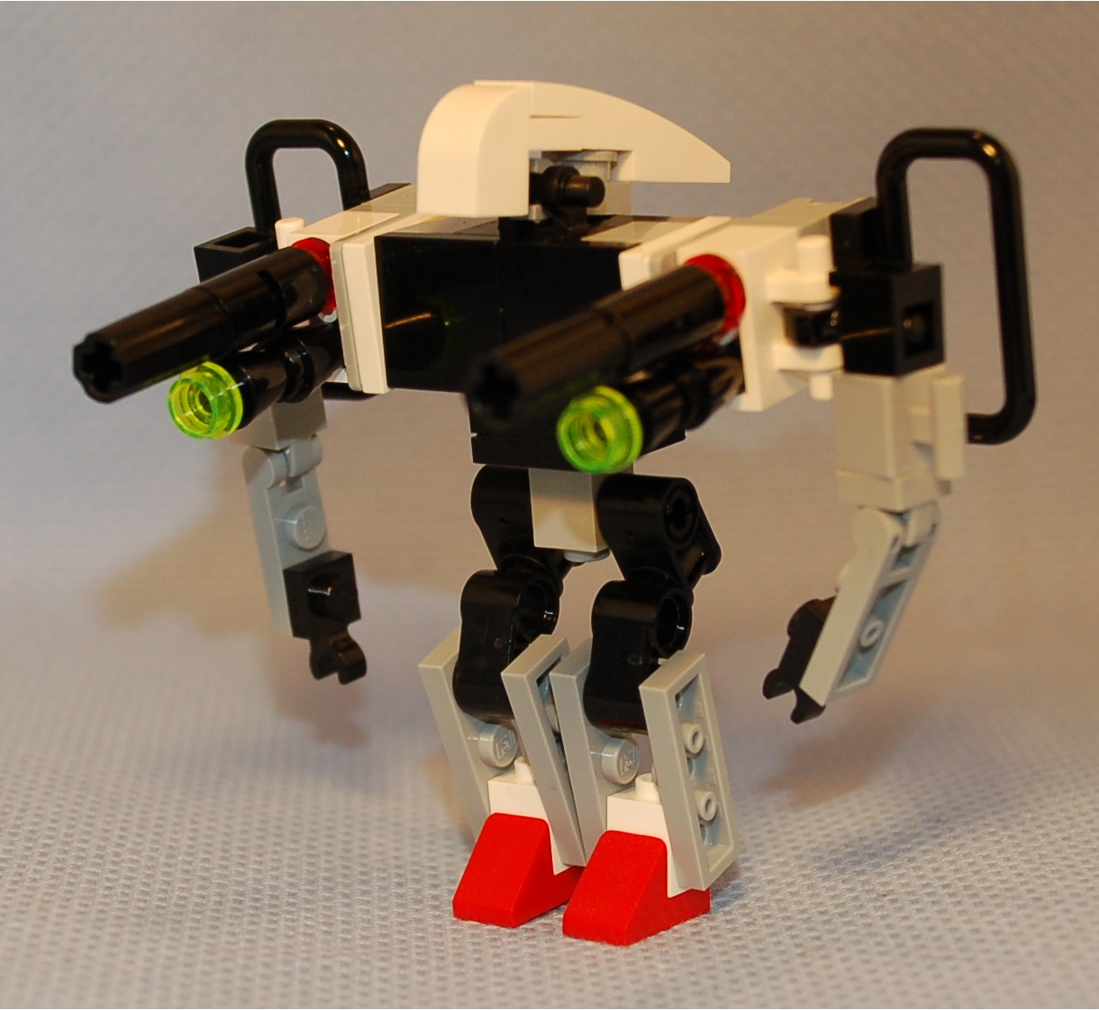 jaeger__guns_pointing.jpg