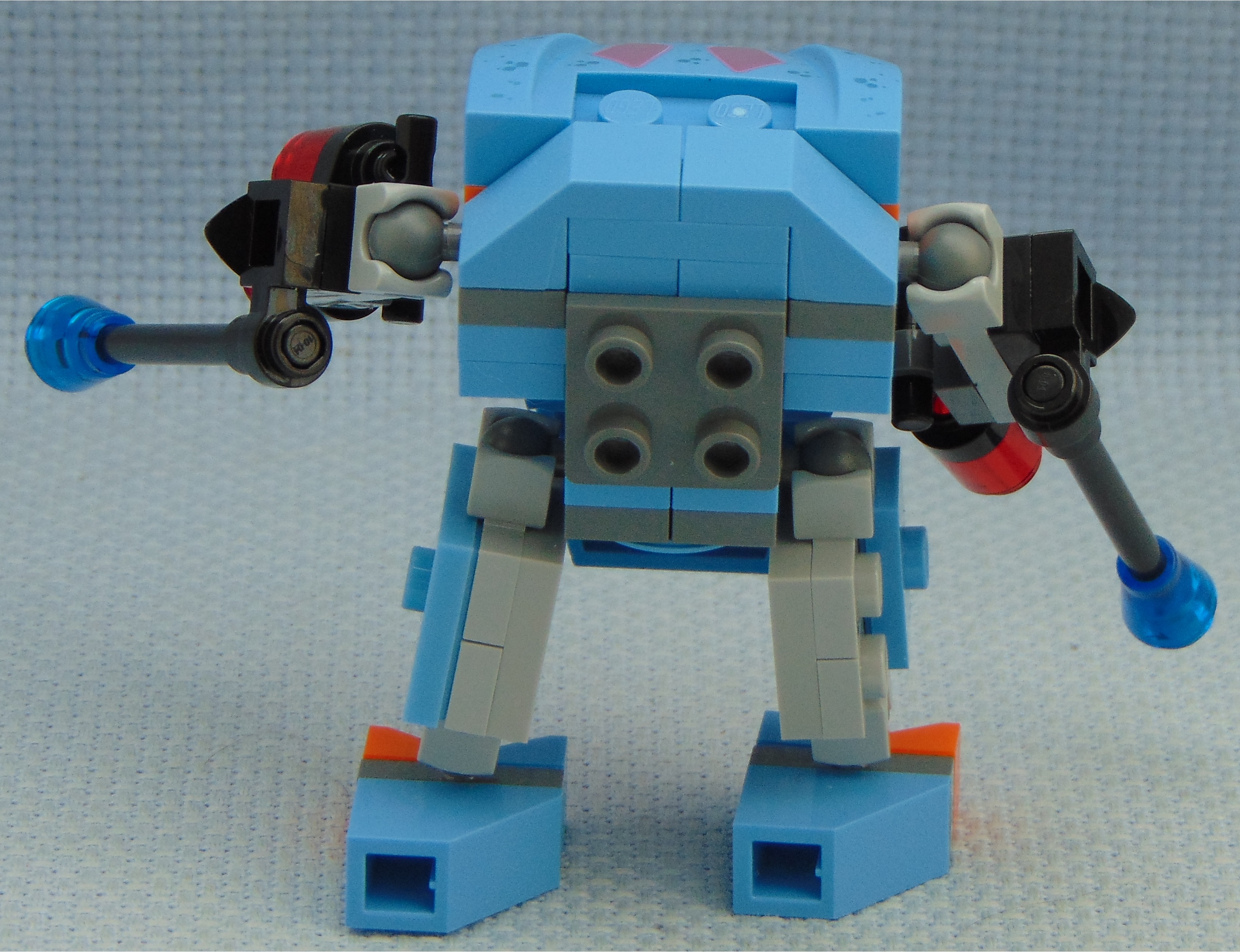 bruni_bot_brawler__rear.jpg