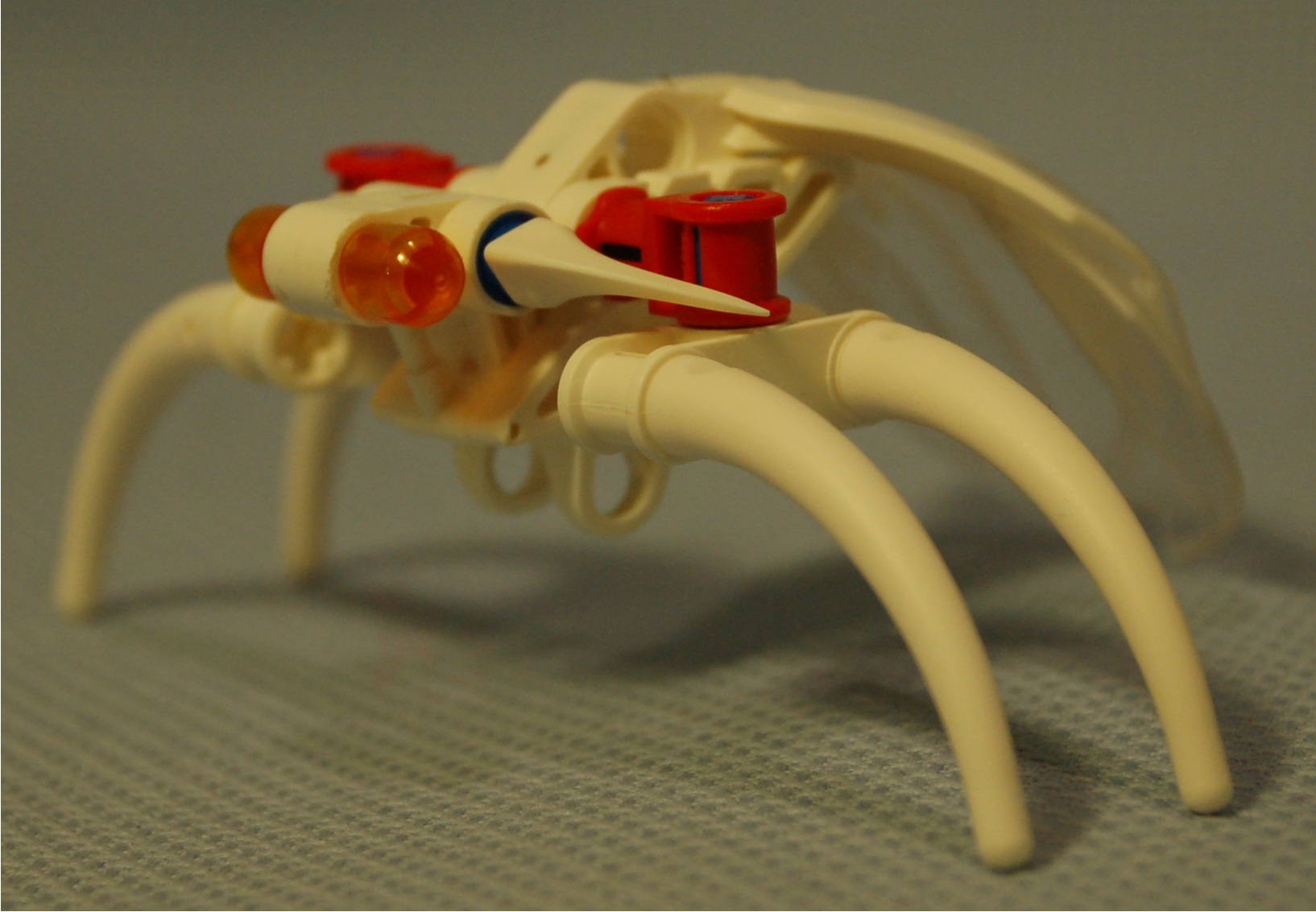 white_mecha_beetle__angle.jpg