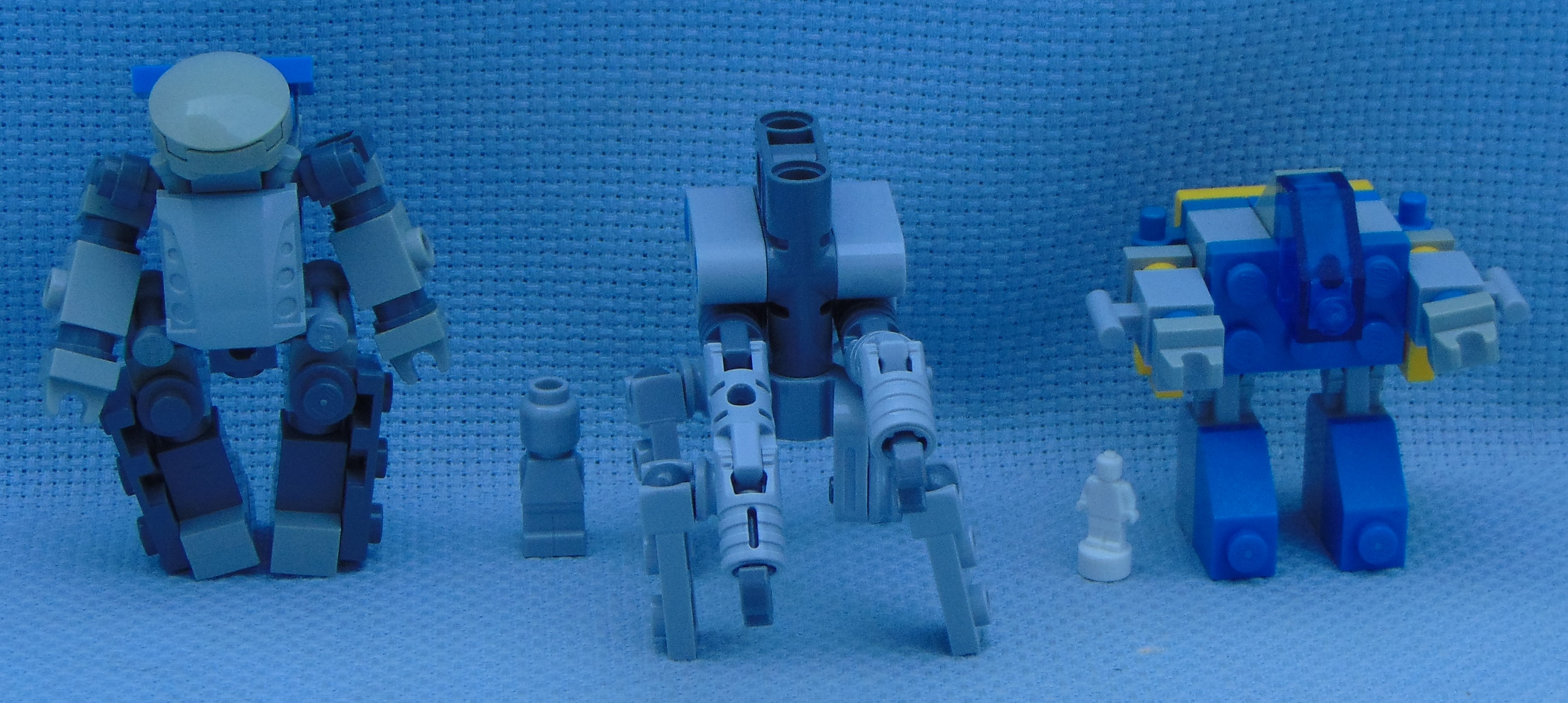 chub__microfig__construct-o-bot_large__nanofig__and_classic.jpg