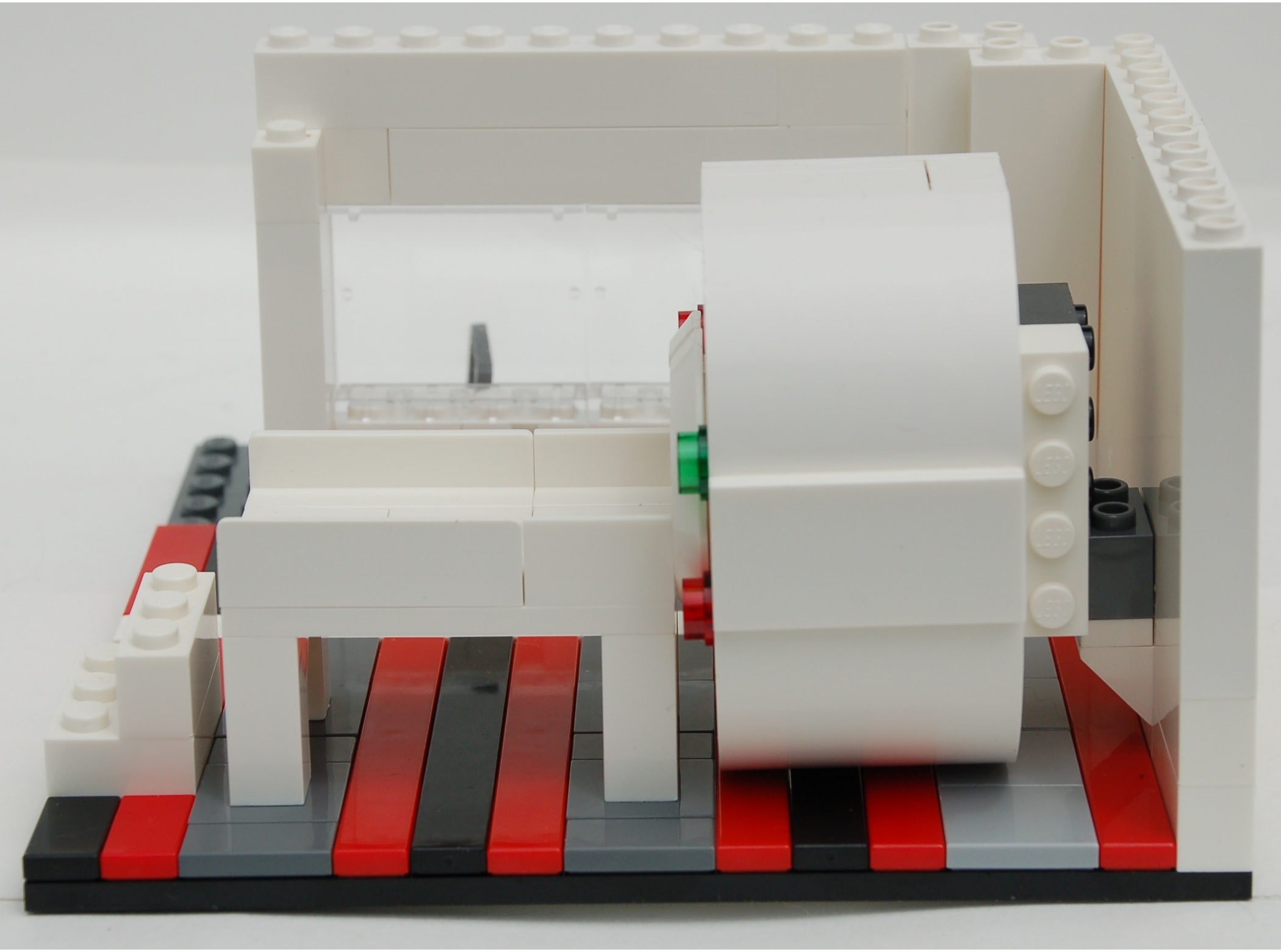 minifig_scale_mri_machine__left__wip.jpg