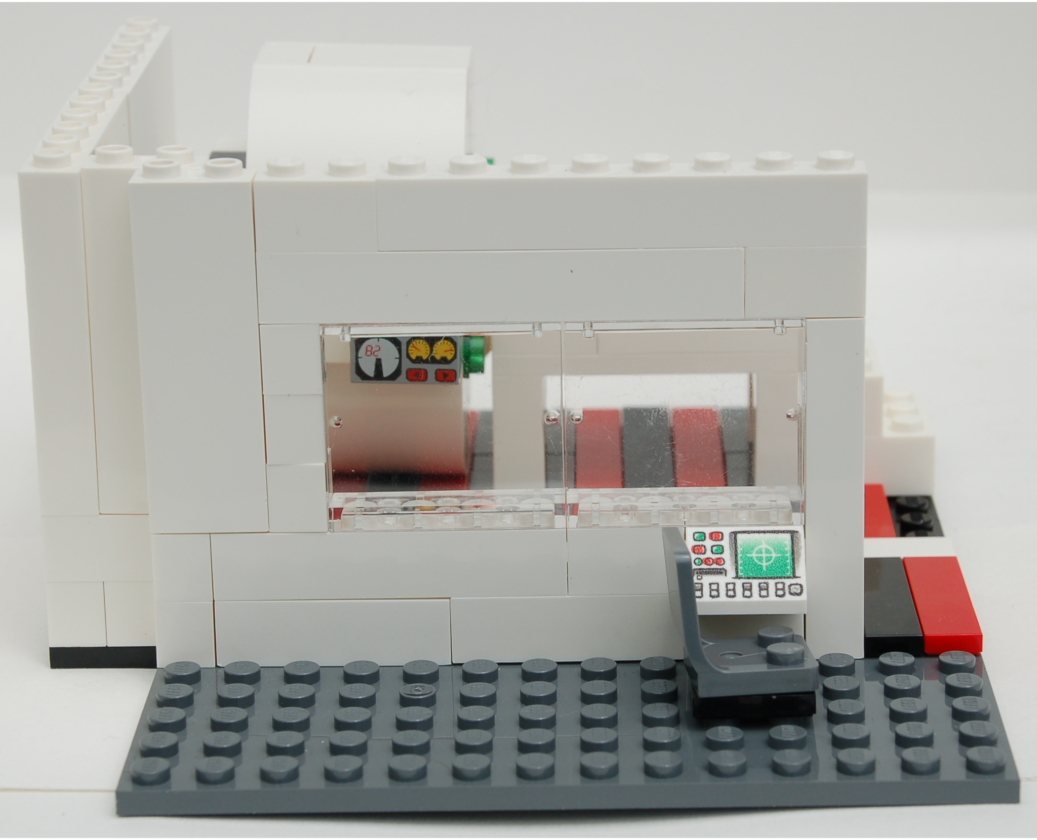 minifig_scale_mri_machine__right__wip.jpg