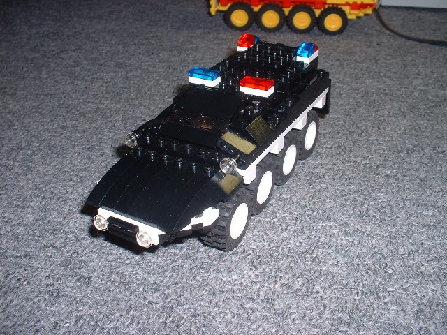 police00-02.jpg