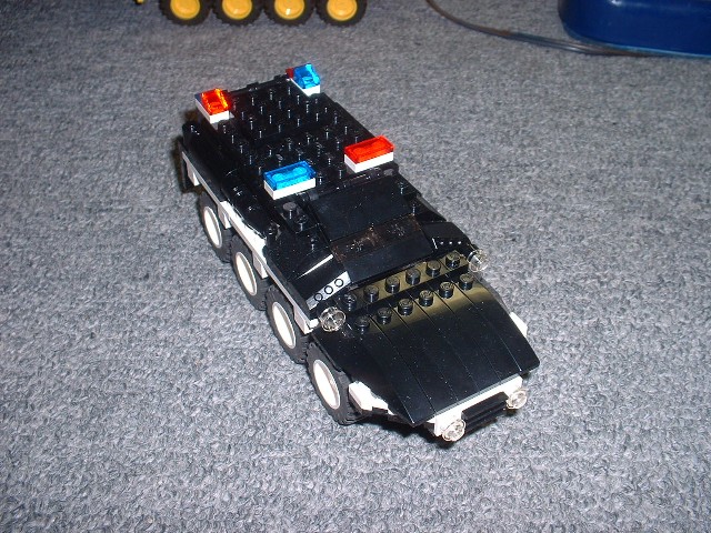 police00-03.jpg