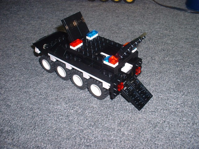 police00-04.jpg