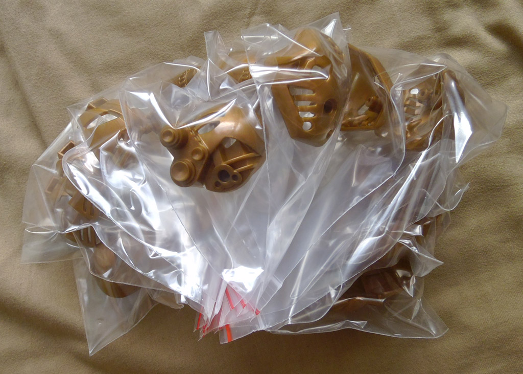 43-gold-kanohi.jpg