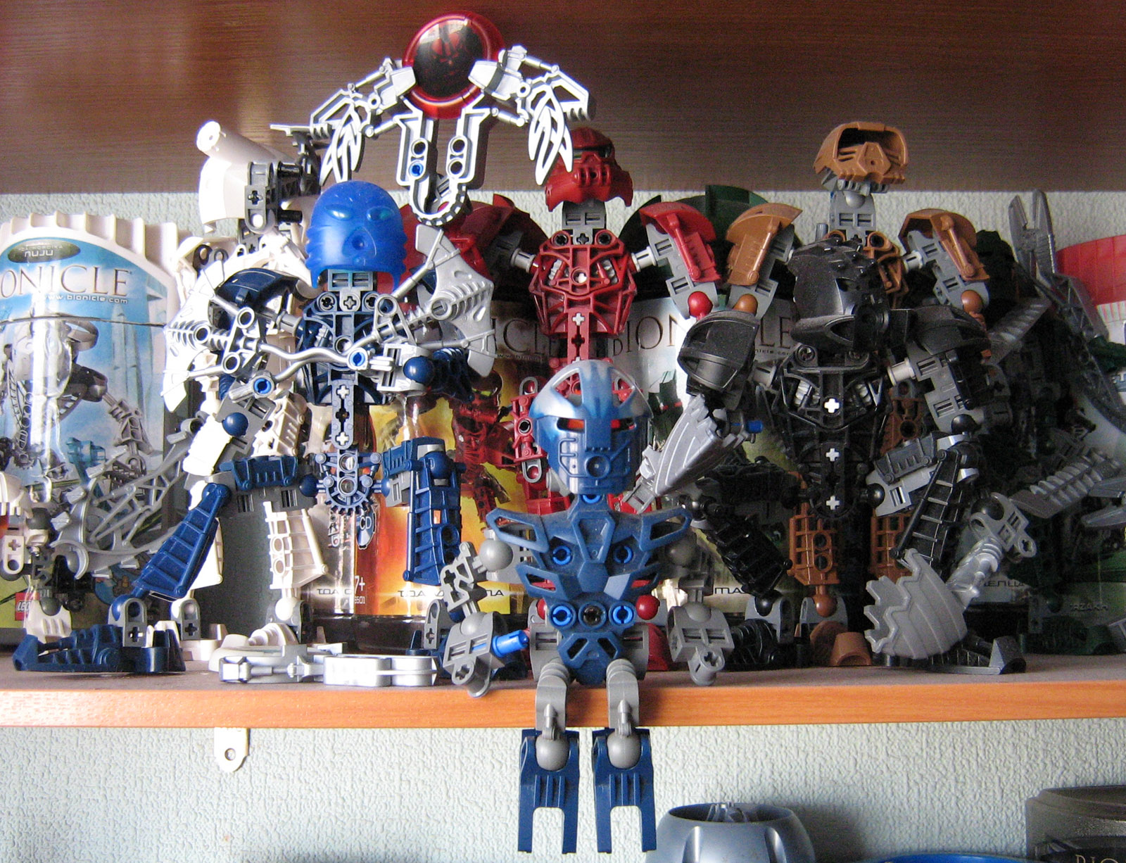 metru_and_matoran.jpg