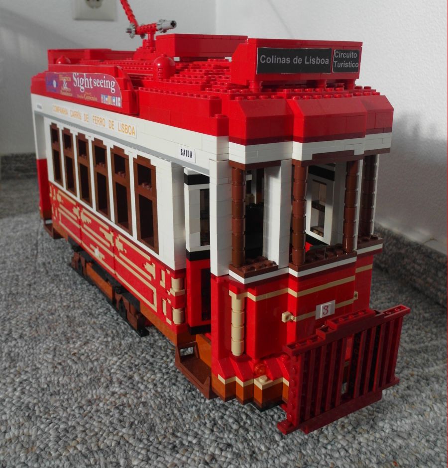 Lisboa_Tourist_Tram_2015_aa.JPG