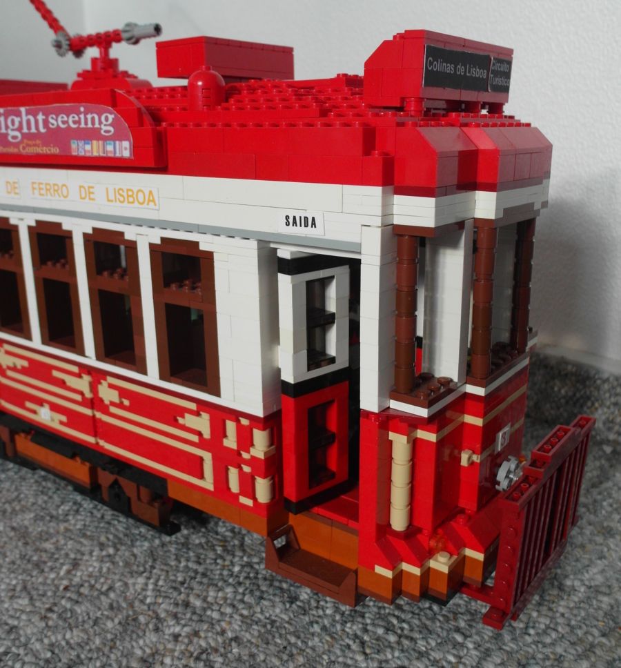 Lisboa_Tourist_Tram_2015_ad.JPG