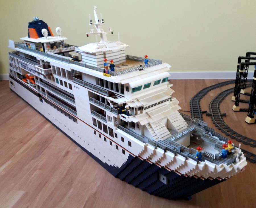 Hapag-Lloyd_MS_Hanseatic-Nature_aq.jpg