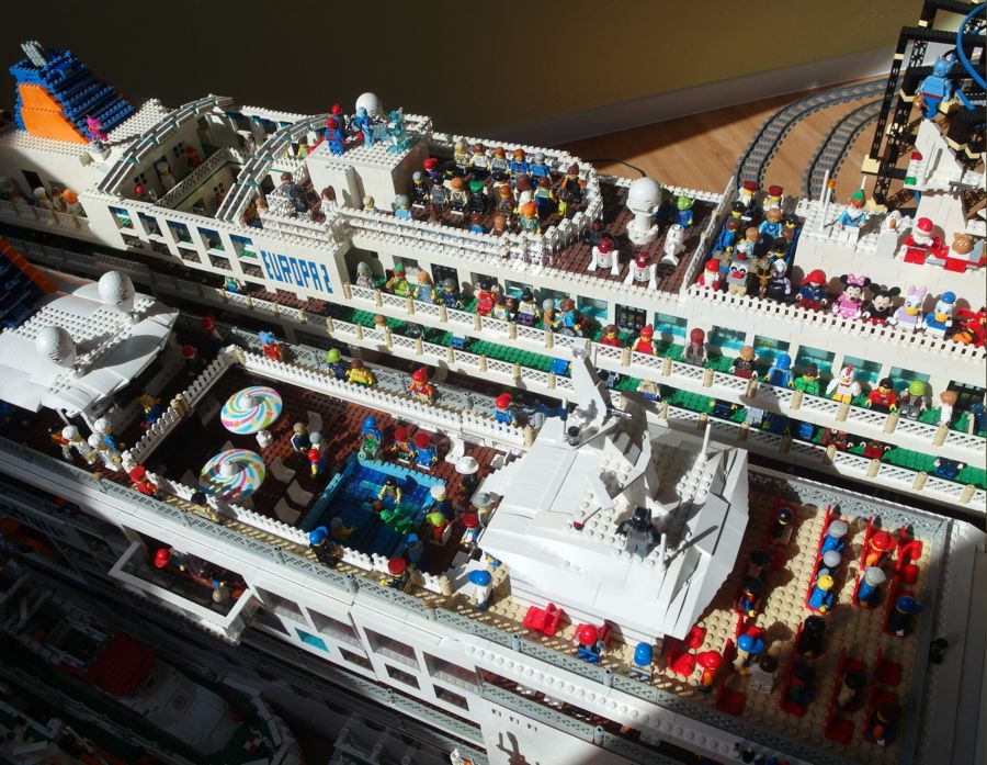 Hapag_Lloyd_Cruise_Ships_al.JPG