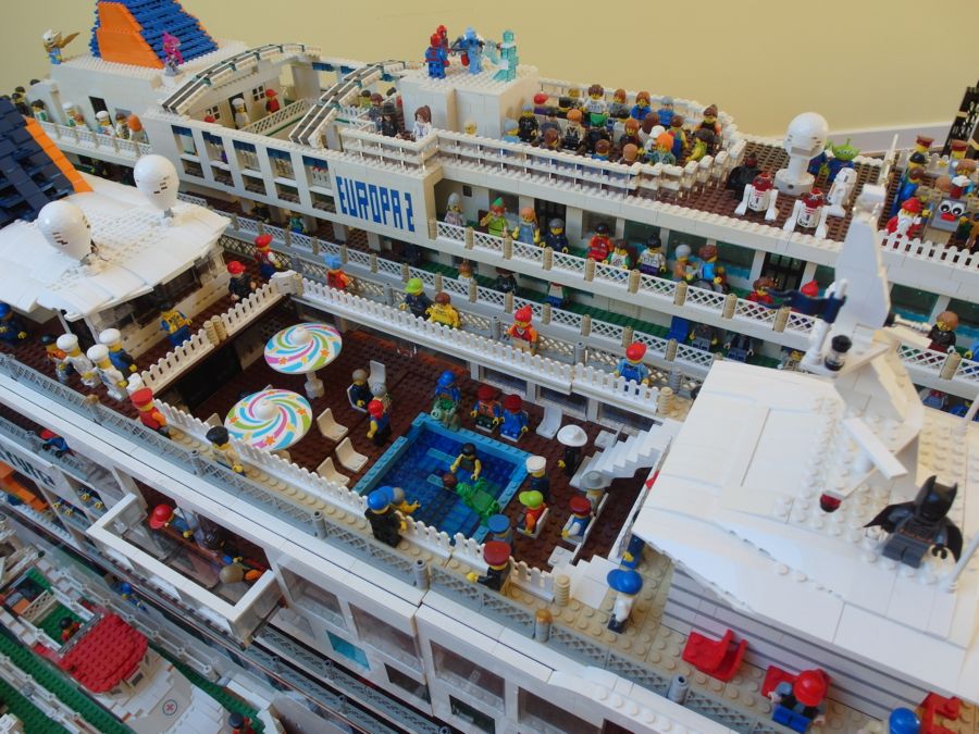 Hapag_Lloyd_Cruise_Ships_aq.JPG