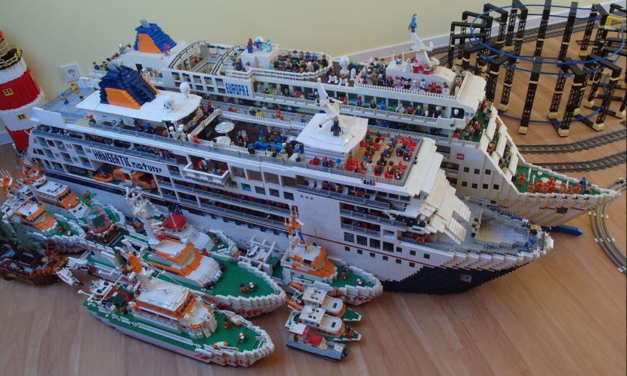 Hapag_Lloyd_Cruise_Ships_ar.JPG