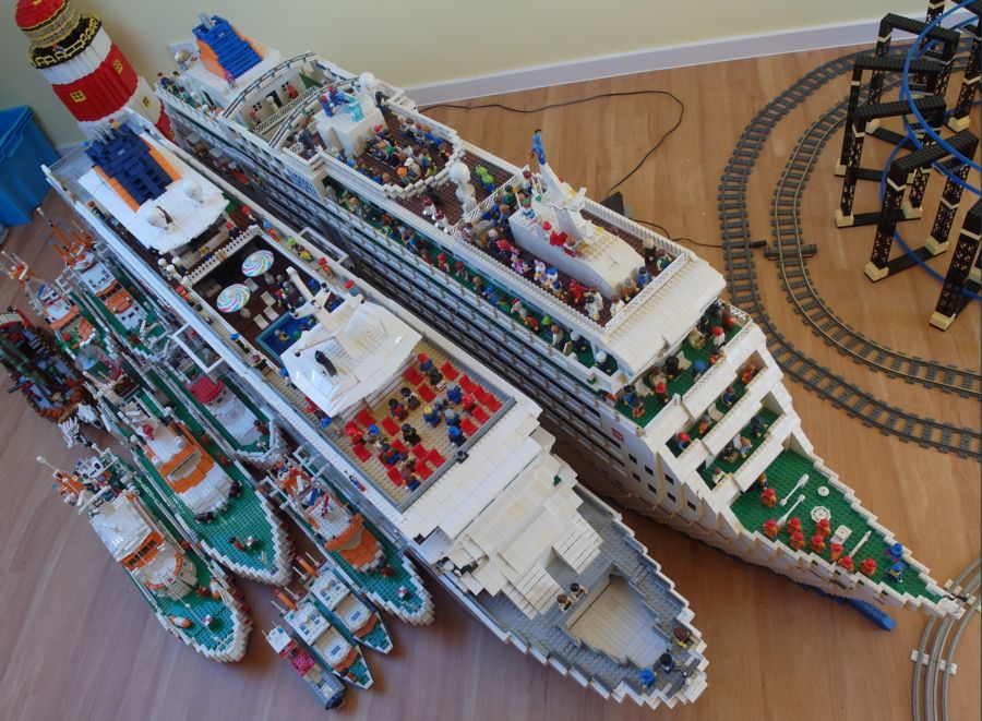 Hapag_Lloyd_Cruise_Ships_as.JPG