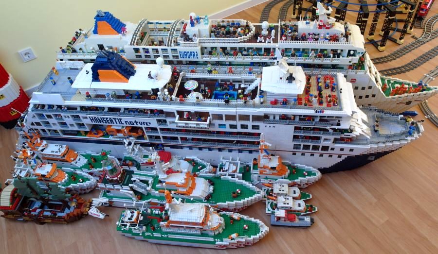 Hapag_Lloyd_Cruise_Ships_av.JPG